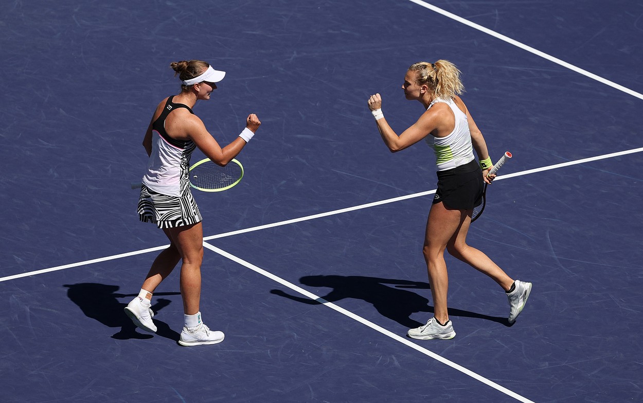 Krejčíková a Siniaková